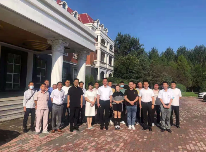 巩固脱贫攻坚成果，，，，，，，，助力乡村振兴——k1体育集团向岫岩县黄花甸镇关门山村送驻村干部工作