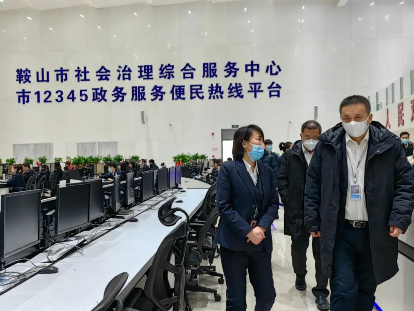 数九冬风冰雪寒，，，，，，新春慰问关怀暖